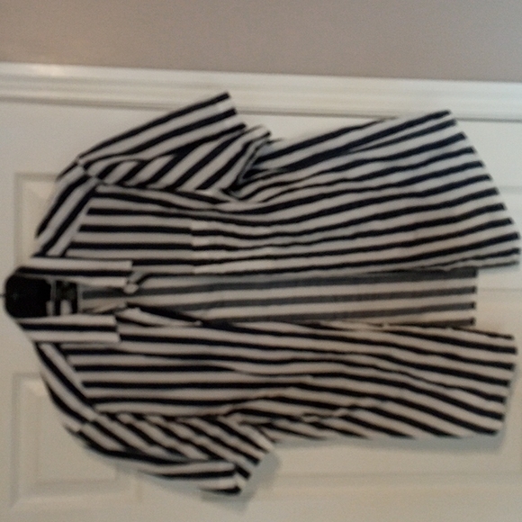 H&M Shirt - Picture 1 of 3